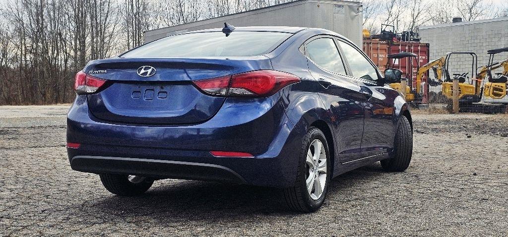 Hyundai Elantra SE 6AT 2016