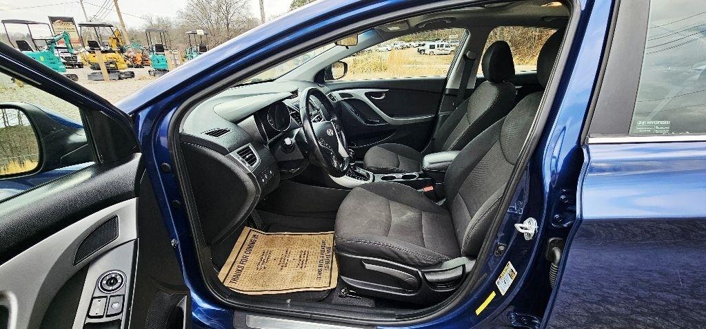 Hyundai Elantra SE 6AT 2016