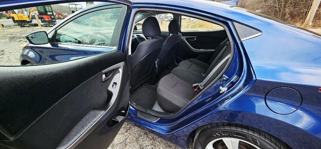 Hyundai Elantra SE 6AT 2016