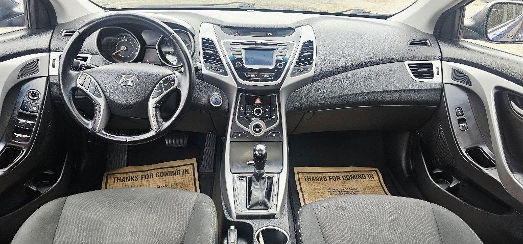 Hyundai Elantra SE 6AT 2016