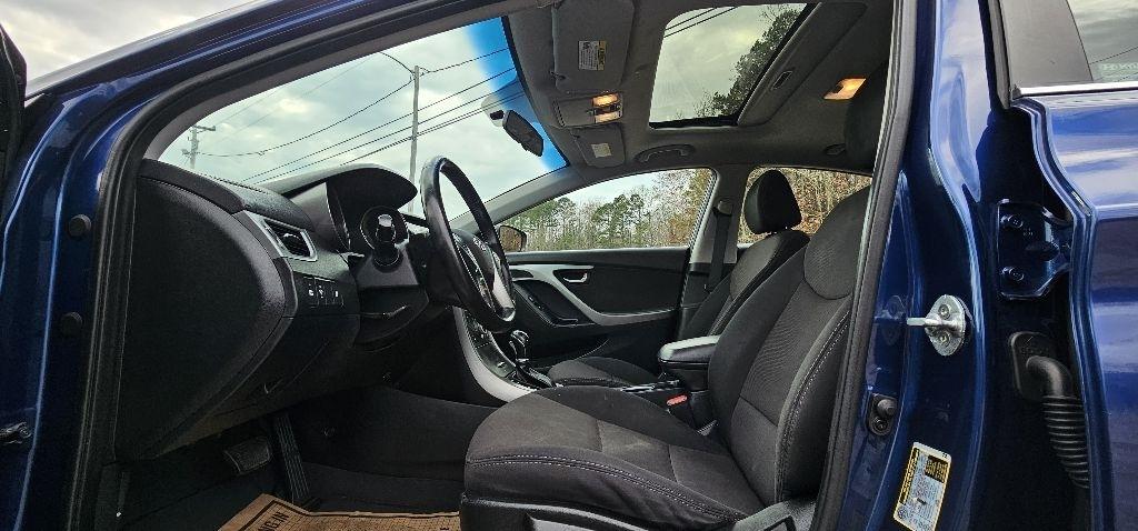 Hyundai Elantra SE 6AT 2016