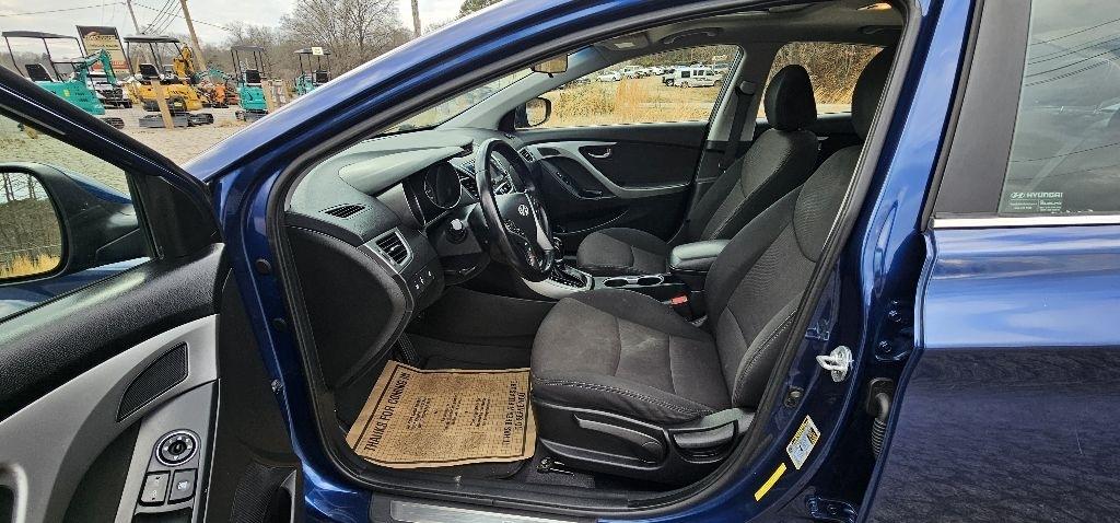 Hyundai Elantra SE 6AT 2016