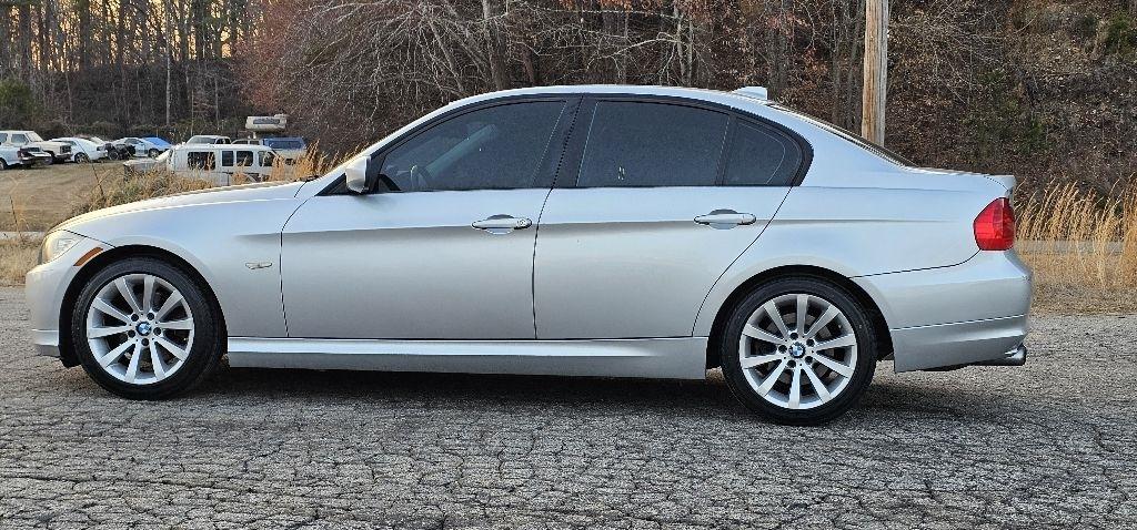 BMW 3-Series 328i SA SULEV 2011