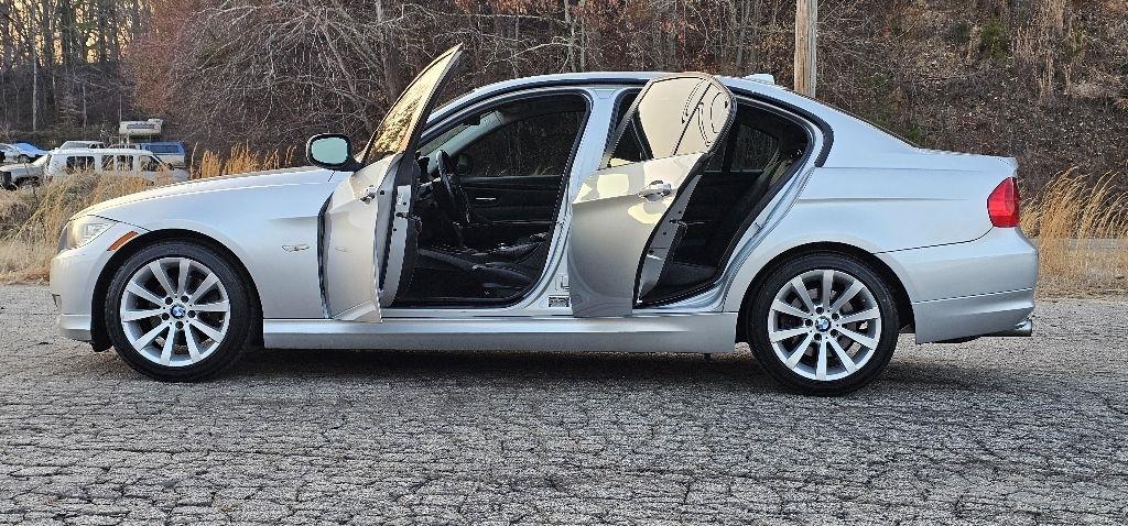 BMW 3-Series 328i SA SULEV 2011