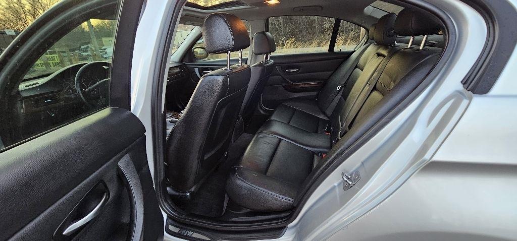 BMW 3-Series 328i SA SULEV 2011