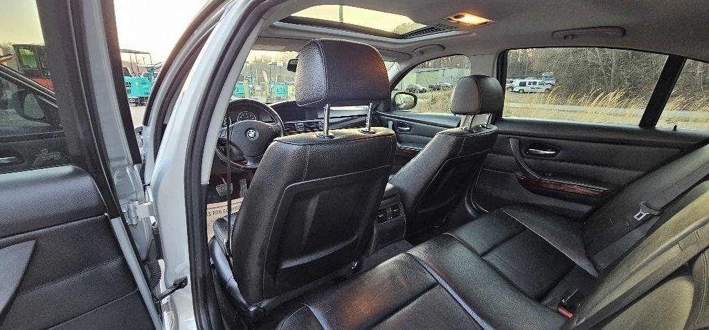 BMW 3-Series 328i SA SULEV 2011