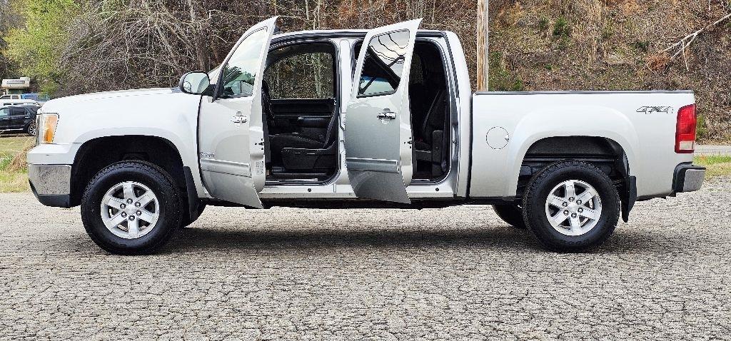 GMC Sierra 1500 SLE Crew Cab 4WD 2011