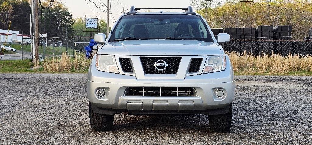 Nissan Frontier PRO-4X Crew Cab 4WD 2012