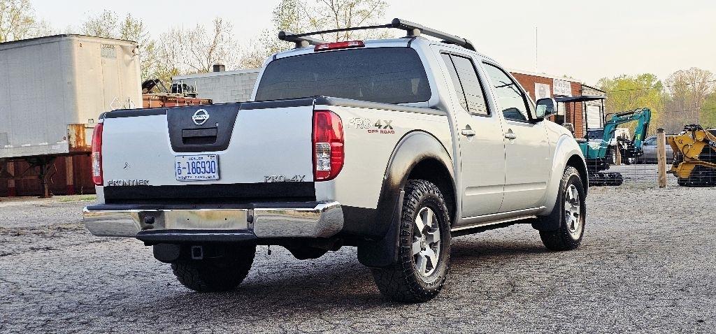 Nissan Frontier PRO-4X Crew Cab 4WD 2012