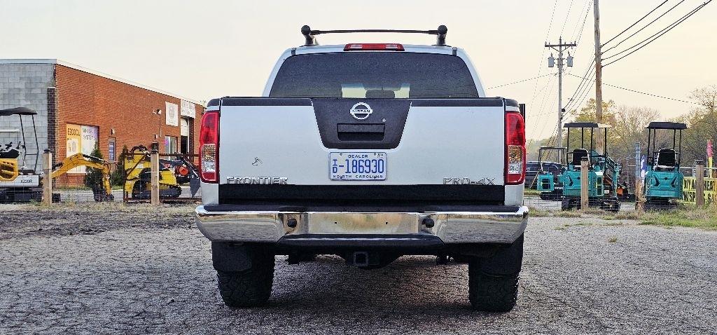 Nissan Frontier PRO-4X Crew Cab 4WD 2012