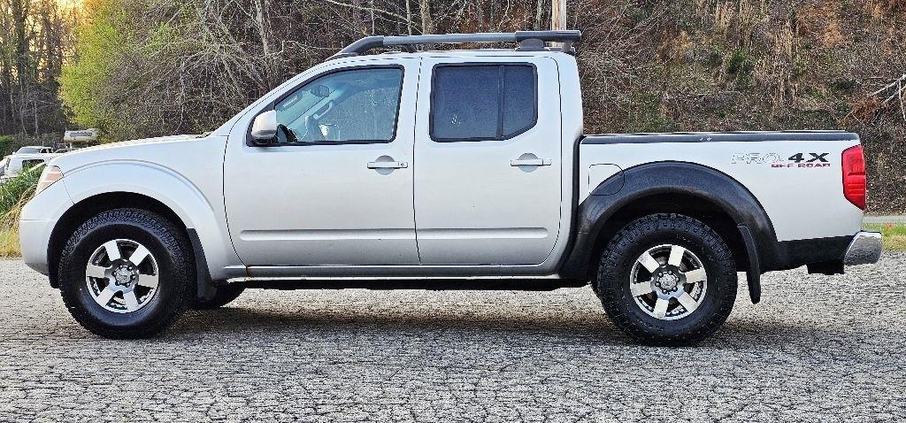 Nissan Frontier PRO-4X Crew Cab 4WD 2012