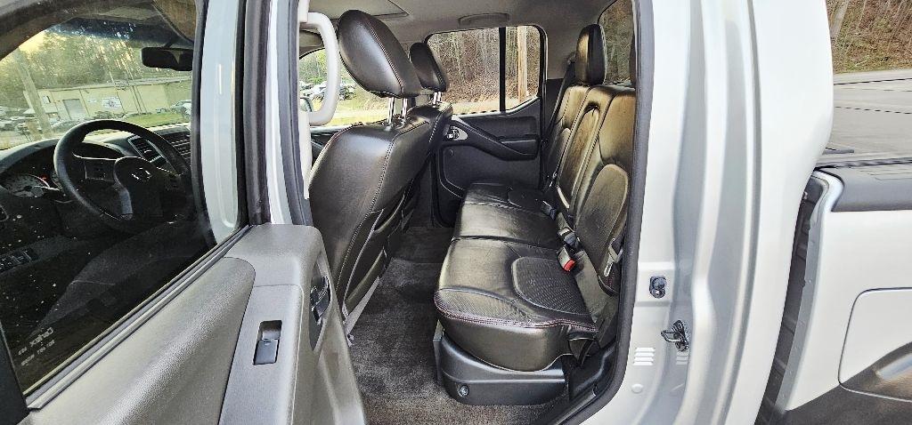 Nissan Frontier PRO-4X Crew Cab 4WD 2012