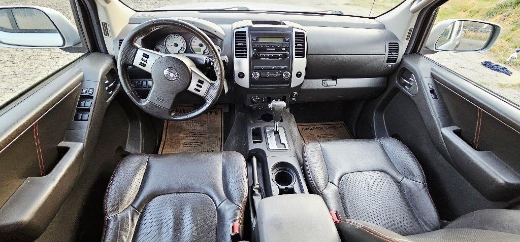 Nissan Frontier PRO-4X Crew Cab 4WD 2012