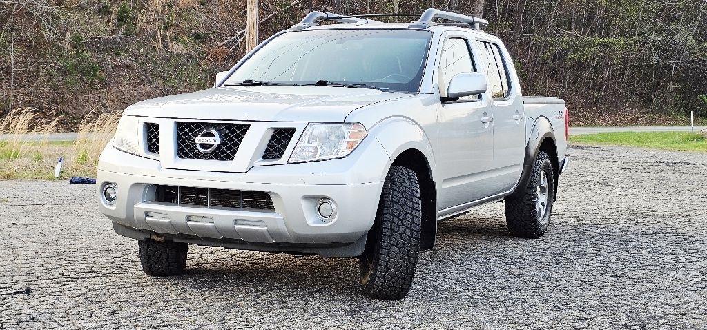 Nissan Frontier PRO-4X Crew Cab 4WD 2012