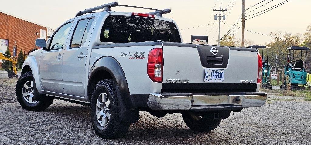 Nissan Frontier PRO-4X Crew Cab 4WD 2012