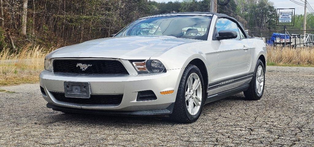 Ford Mustang V6 Convertible 2012