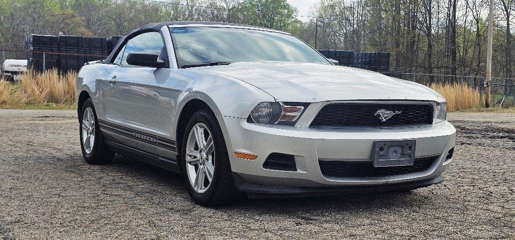 Ford Mustang V6 Convertible 2012