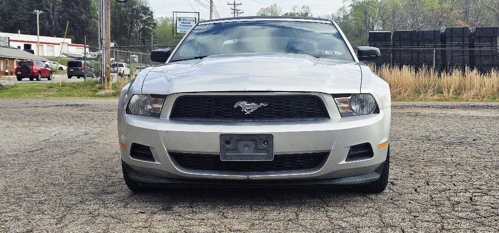 Ford Mustang V6 Convertible 2012