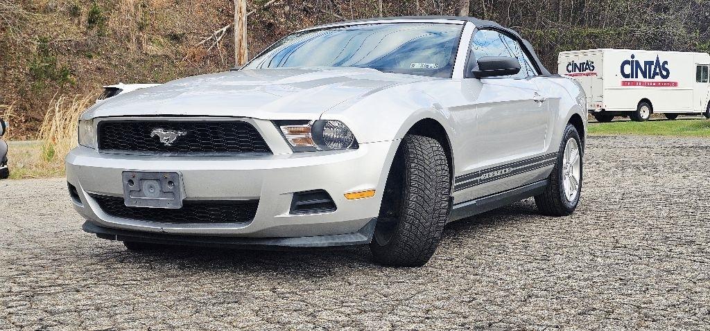 Ford Mustang V6 Convertible 2012