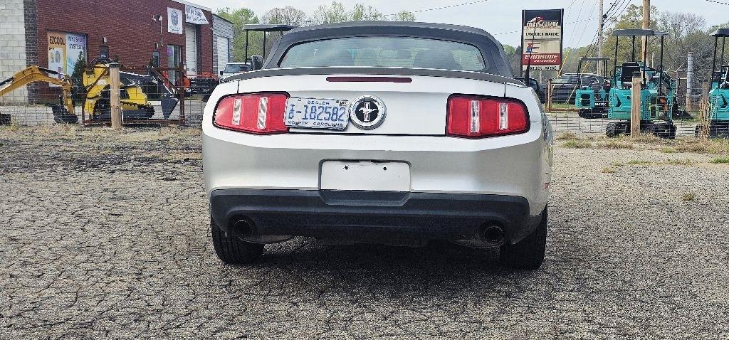 Ford Mustang V6 Convertible 2012