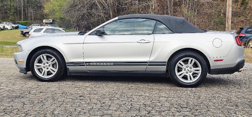Ford Mustang V6 Convertible 2012