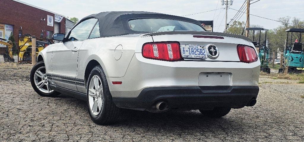 Ford Mustang V6 Convertible 2012