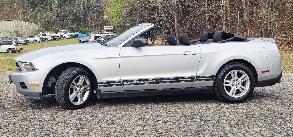 Ford Mustang V6 Convertible 2012