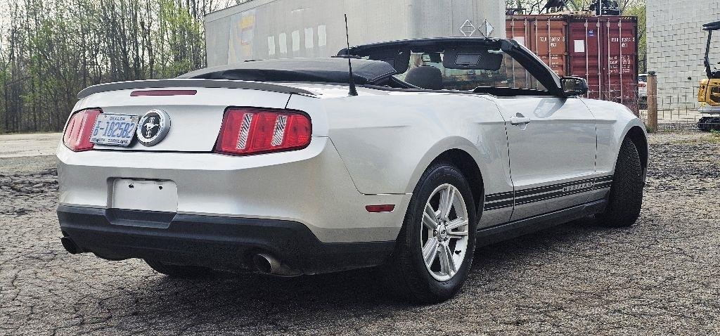 Ford Mustang V6 Convertible 2012