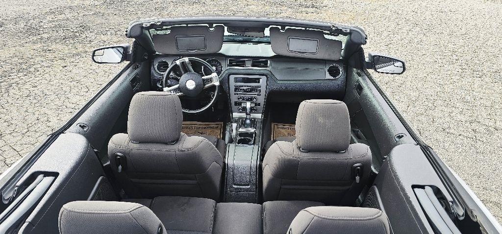 Ford Mustang V6 Convertible 2012