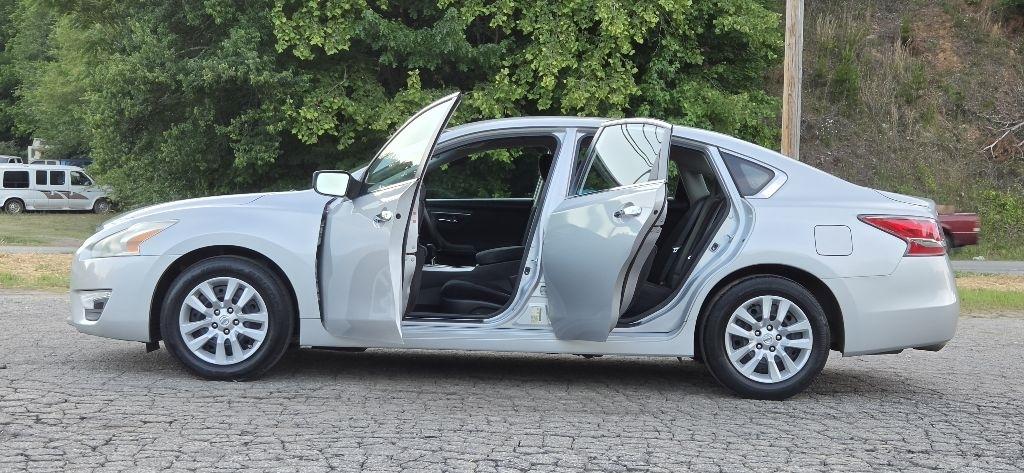 Nissan Altima 2.5 S 2015