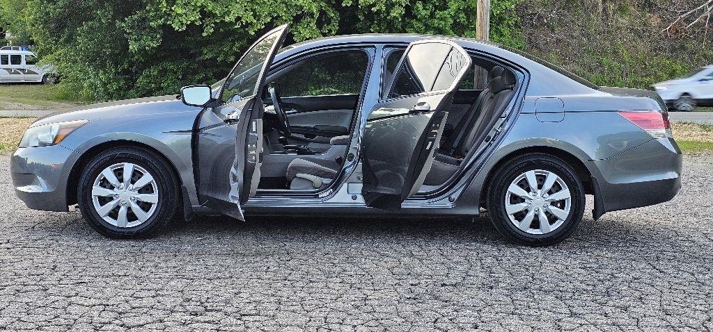 Honda Accord LX sedan AT 2010