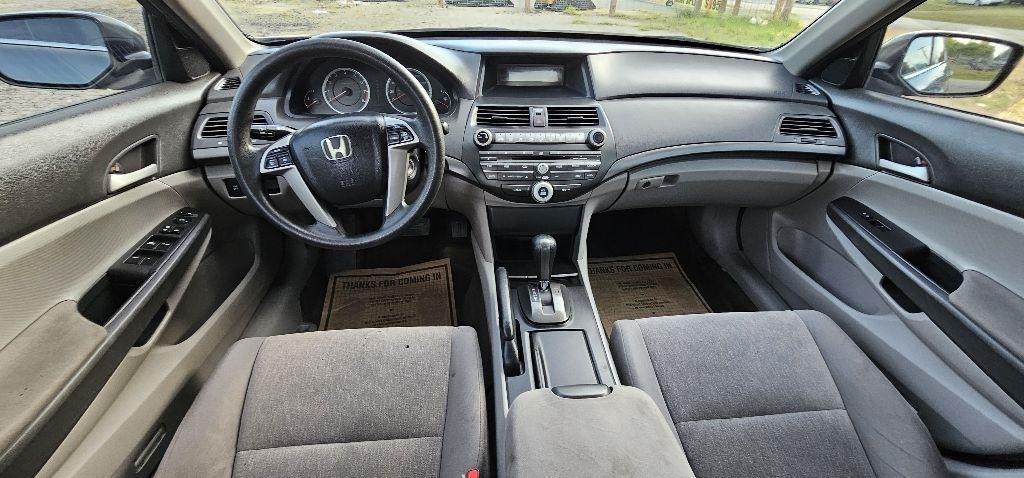Honda Accord LX sedan AT 2010
