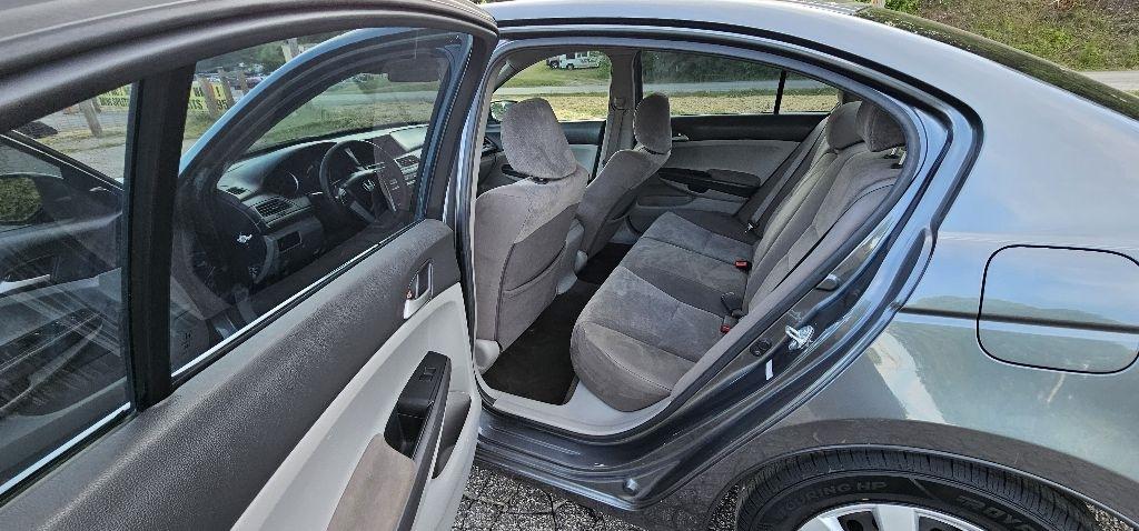 Honda Accord LX sedan AT 2010