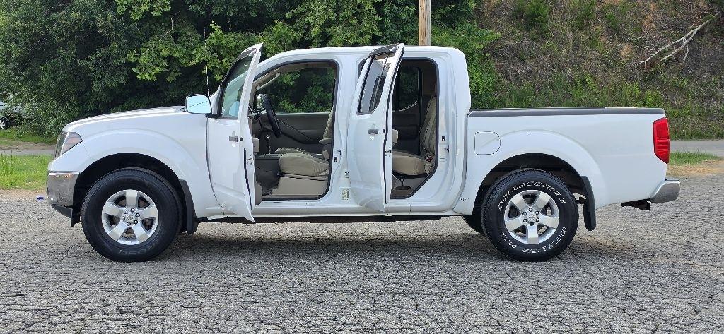 Nissan Frontier SE Crew Cab 4WD 2010
