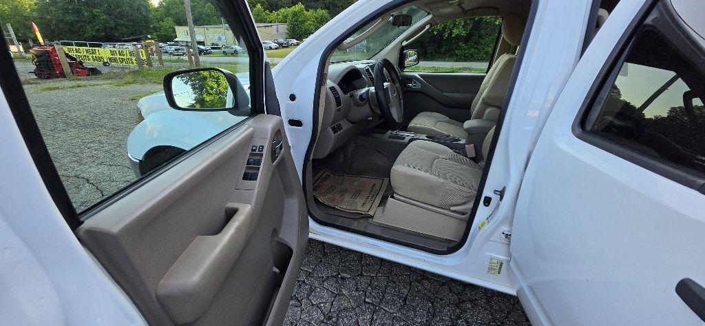 Nissan Frontier SE Crew Cab 4WD 2010
