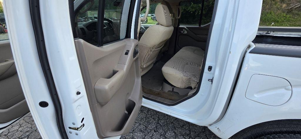 Nissan Frontier SE Crew Cab 4WD 2010