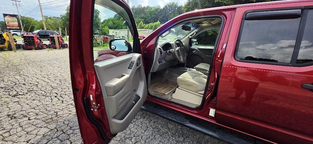 Nissan Frontier S Crew Cab 6MT 4WD 2015