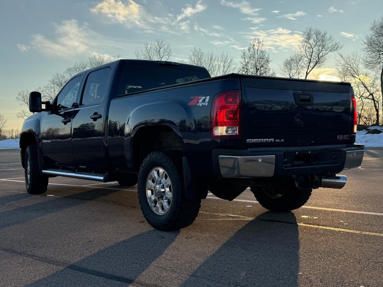 GMC Sierra 2500HD SLE Crew Cab 4WD 2011