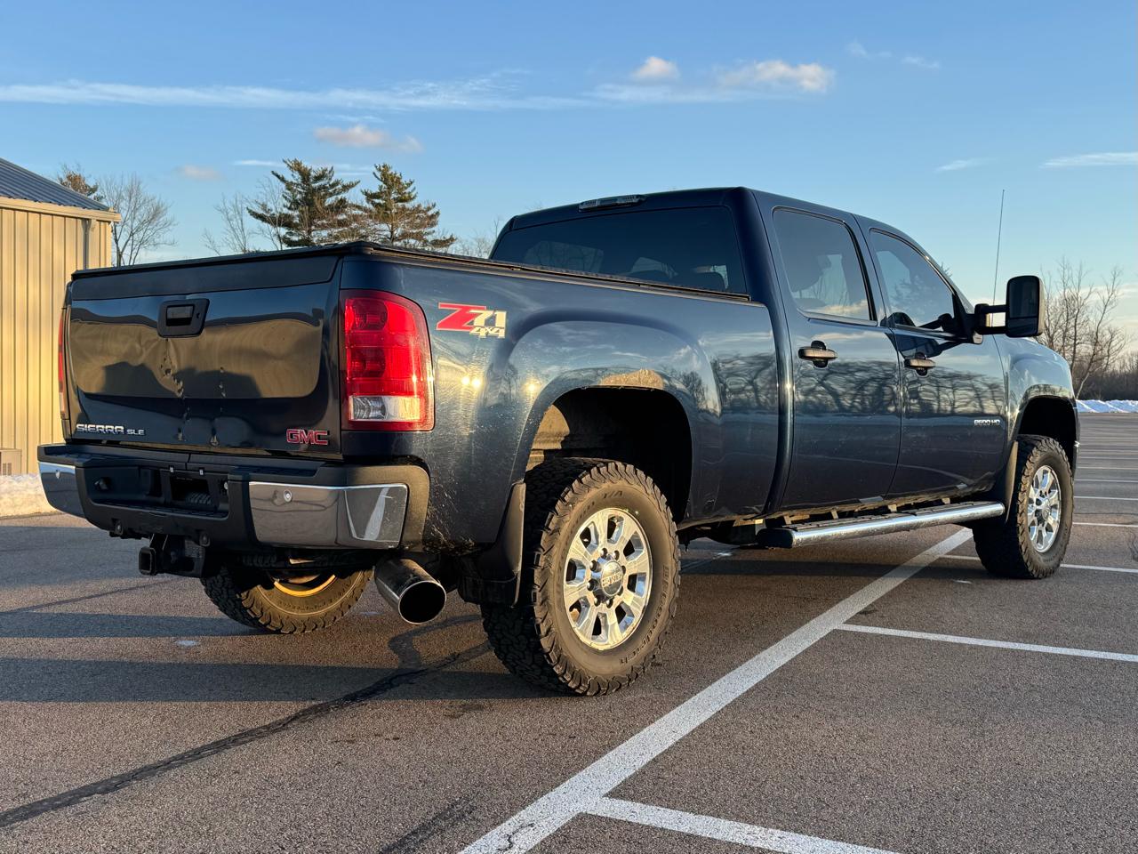 GMC Sierra 2500HD SLE Crew Cab 4WD 2011