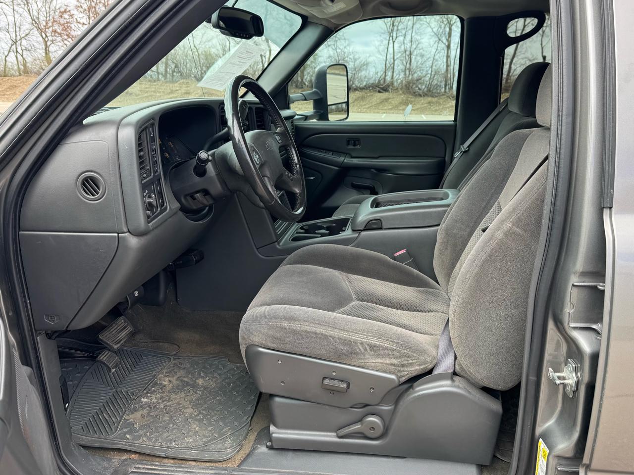 Chevrolet Silverado 3500 LS Crew Cab 4WD DRW 2006