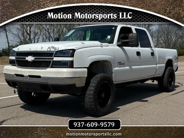 White 2006 Chevrolet Silverado 2500HD LS Crew Cab 4WD Pickup Truck Four-Wheel Drive Automatic