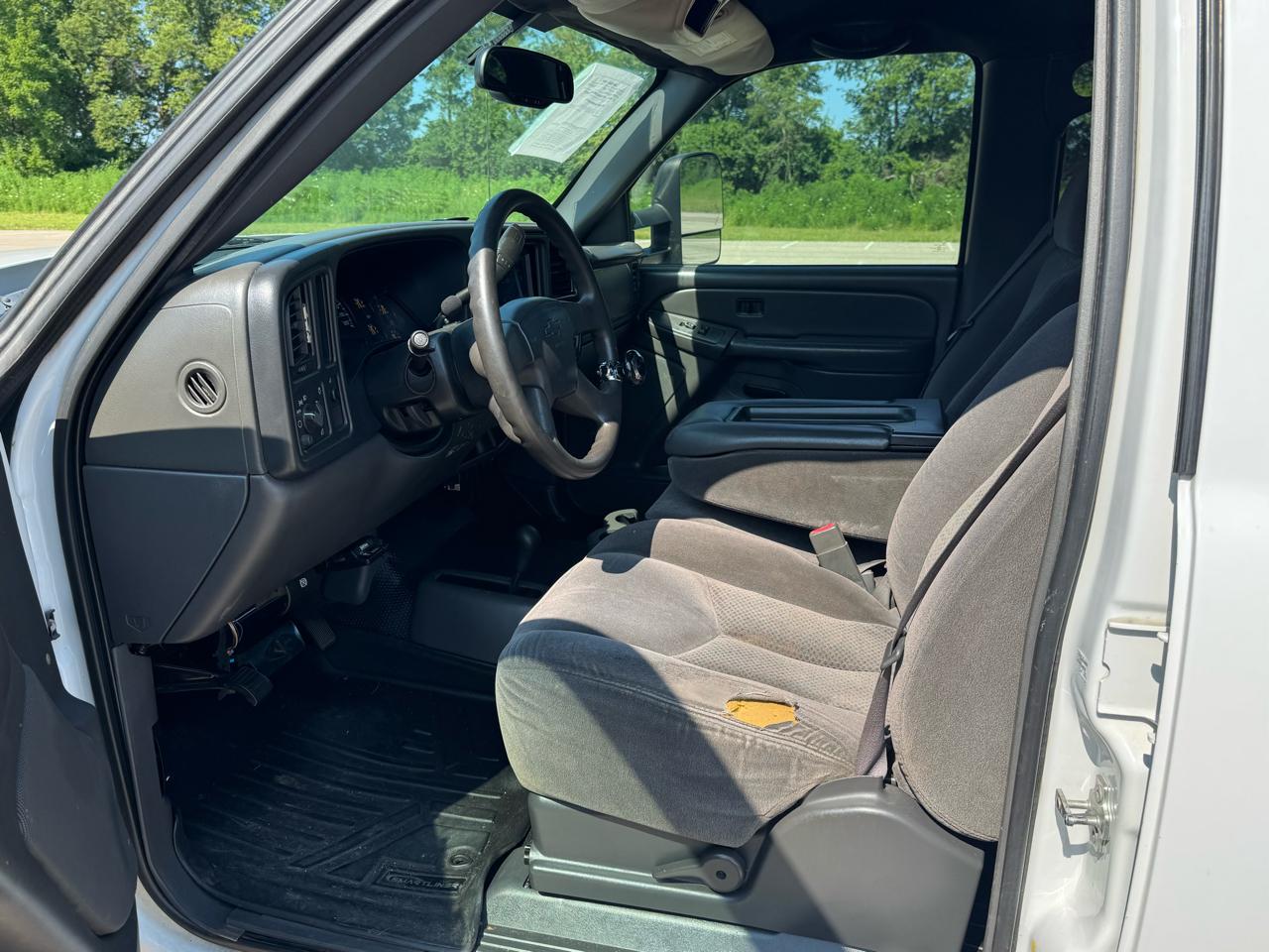 Chevrolet Silverado 2500HD LS Crew Cab 4WD 2006
