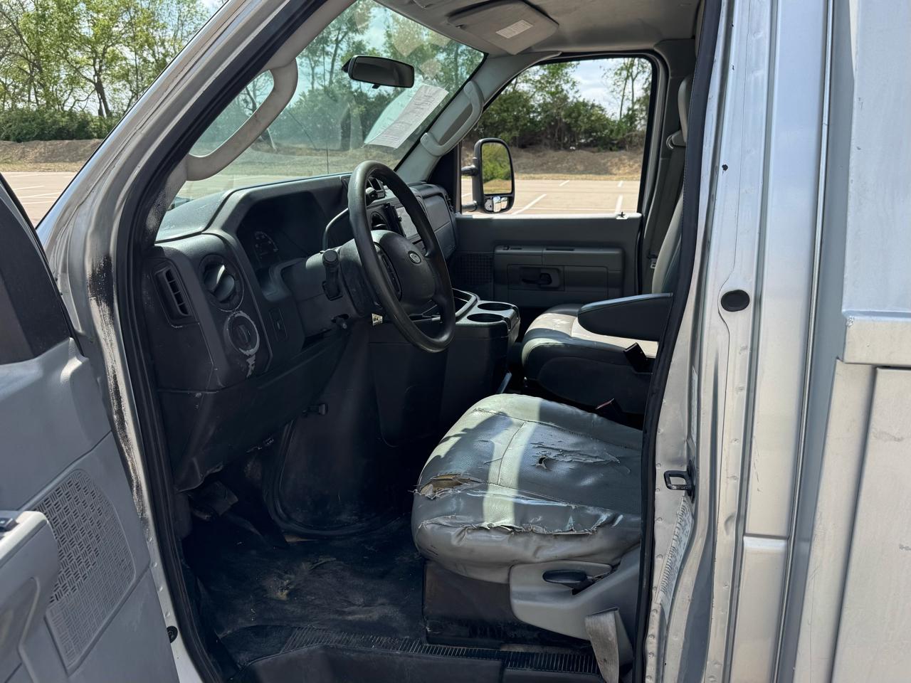 Ford Econoline E-350 Super Duty 2012