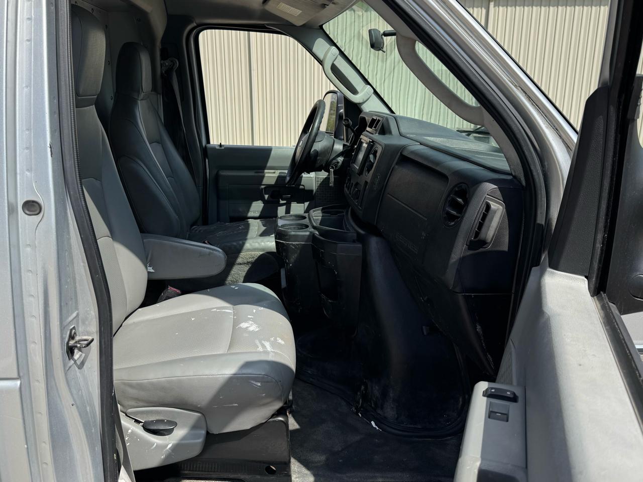 Ford Econoline E-350 Super Duty 2012