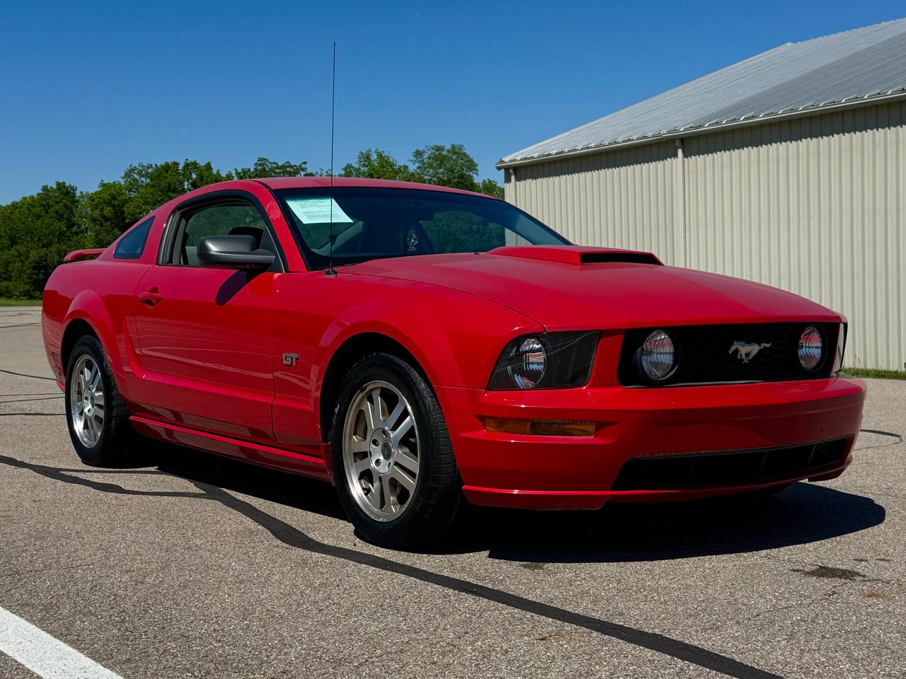 Ford Mustang GT Deluxe Coupe 2005