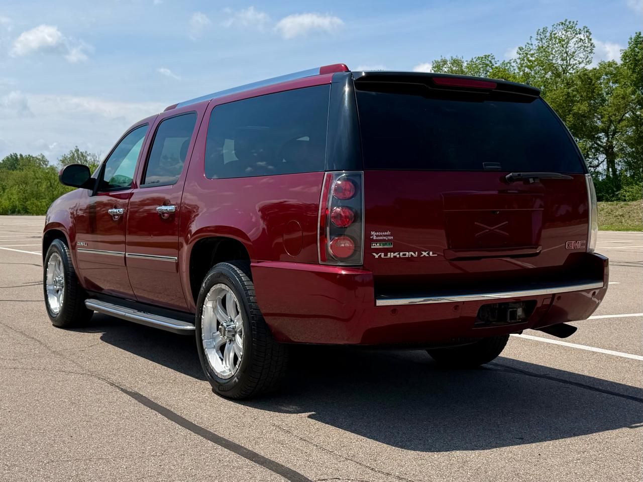 GMC Yukon Denali XL 4WD 2011