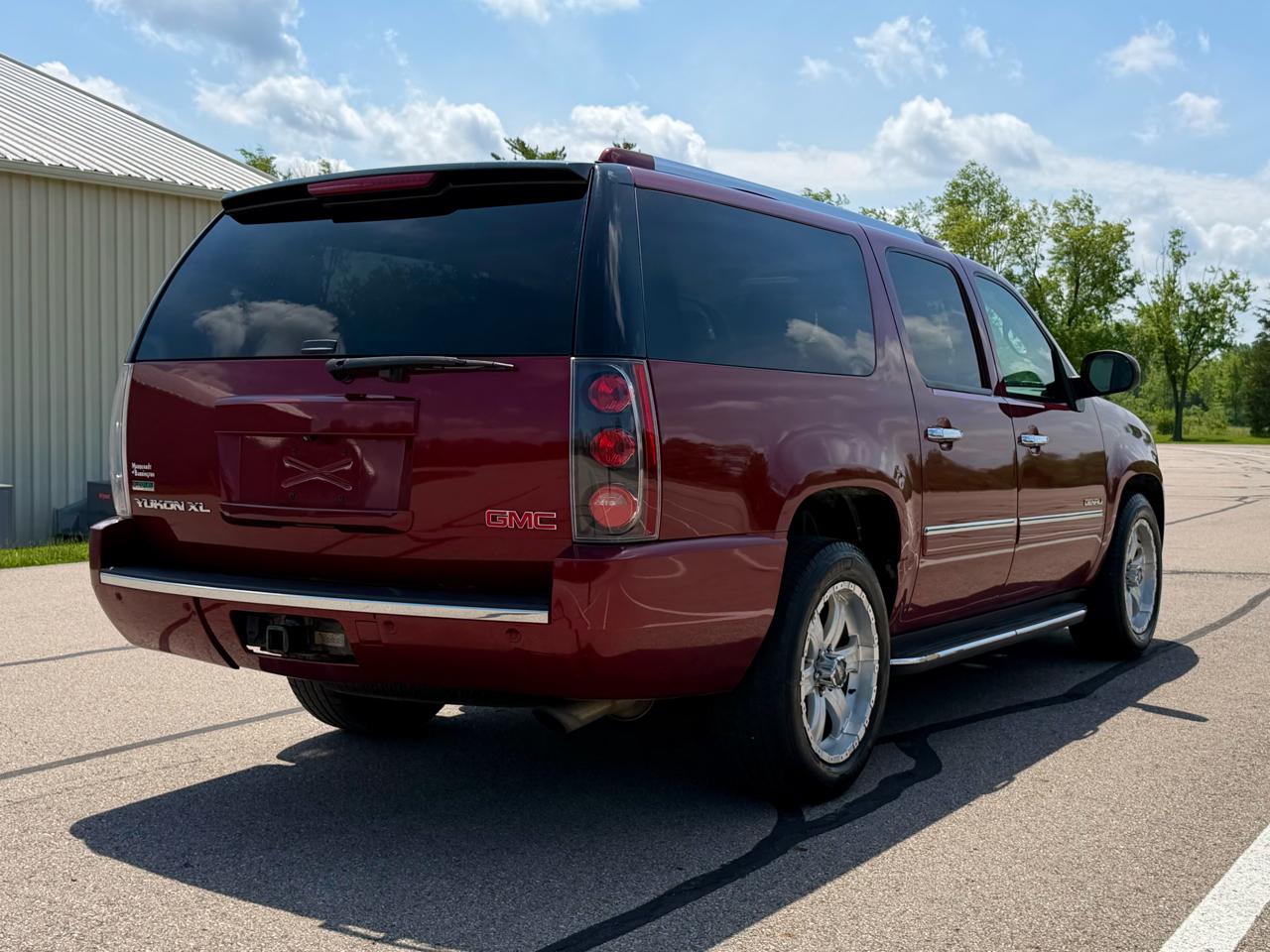 GMC Yukon Denali XL 4WD 2011