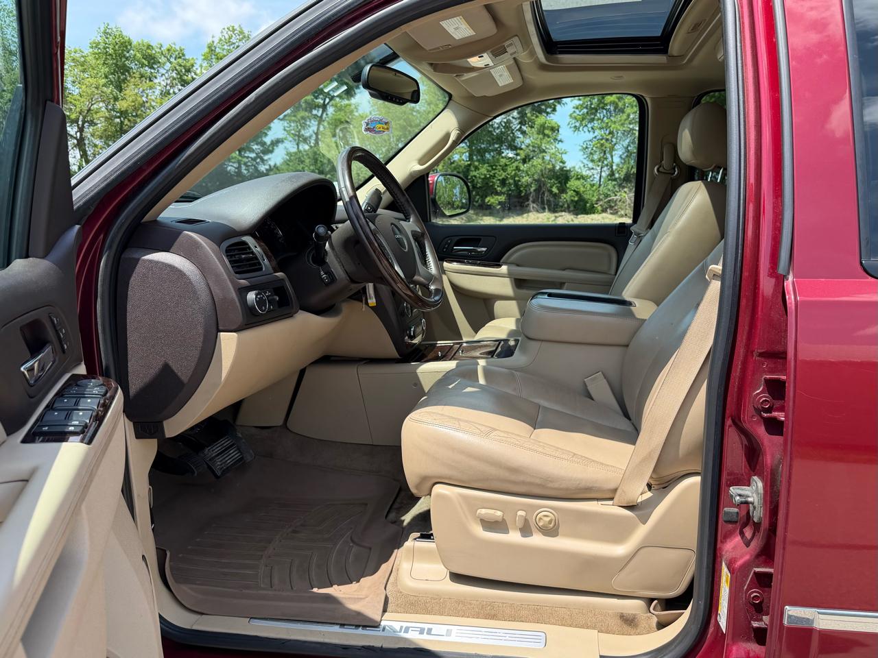 GMC Yukon Denali XL 4WD 2011