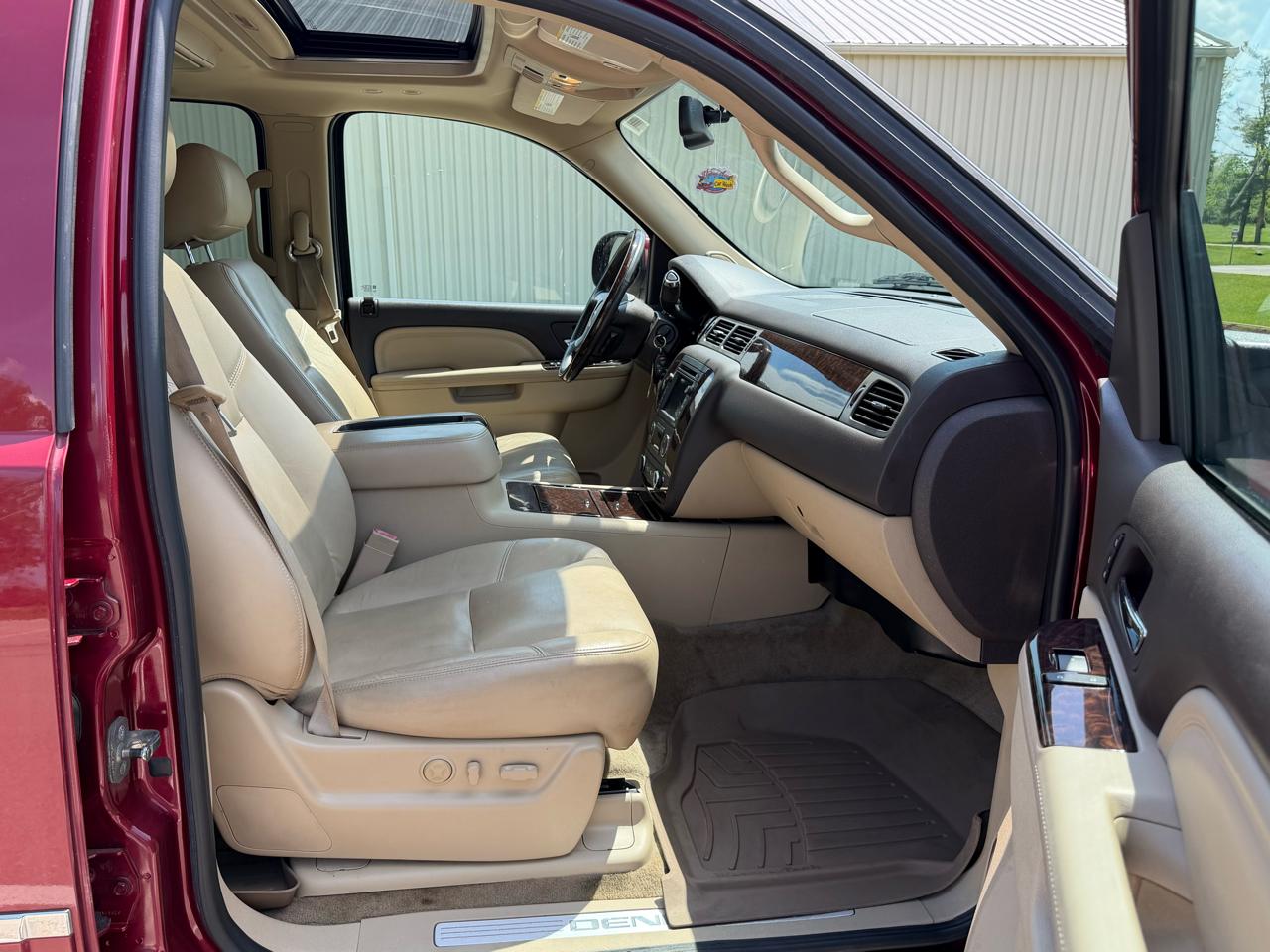 GMC Yukon Denali XL 4WD 2011