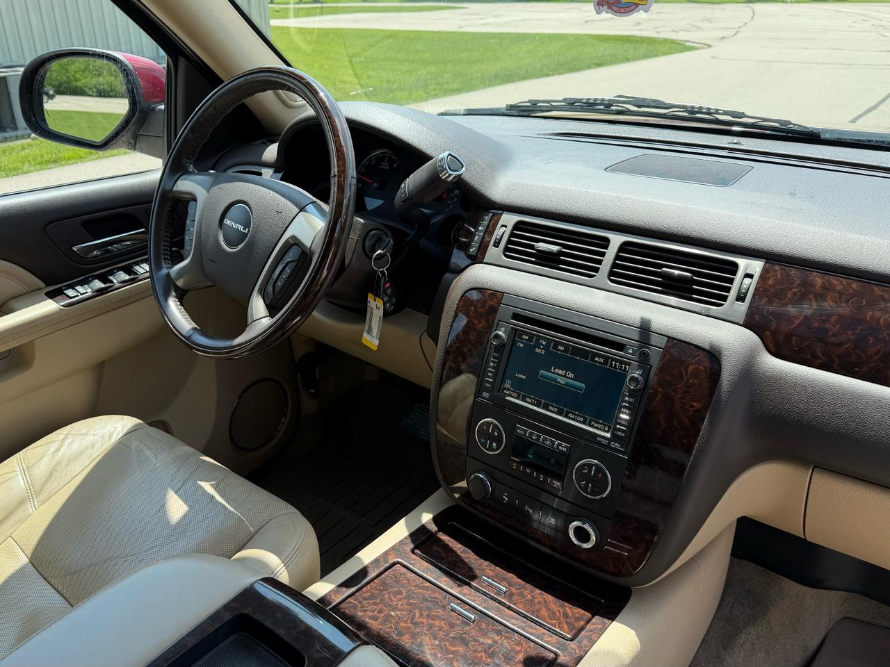 GMC Yukon Denali XL 4WD 2011